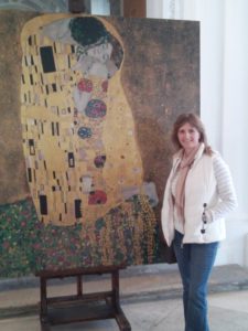 Me with Klimt's "The Kiss"